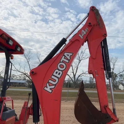 2018 Kubota M62 thumbnail