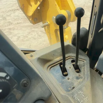 2019 Deere 410L thumbnail