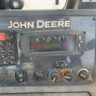 2019 Deere 410L thumbnail