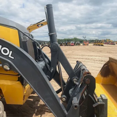 2019 Deere 410L thumbnail
