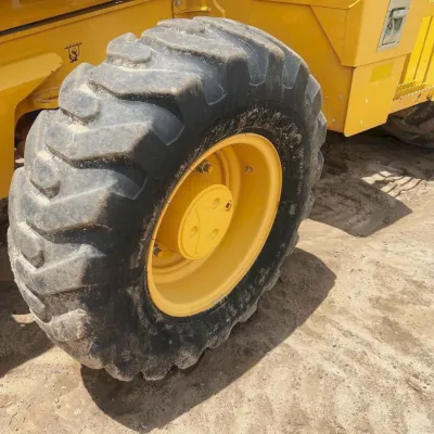 2019 Deere 410L thumbnail