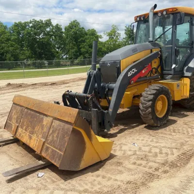 2019 Deere 410L thumbnail