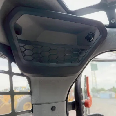 2025 Bobcat T76 thumbnail
