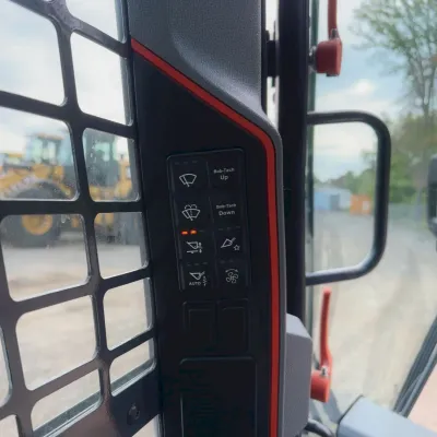 2025 Bobcat T76 thumbnail