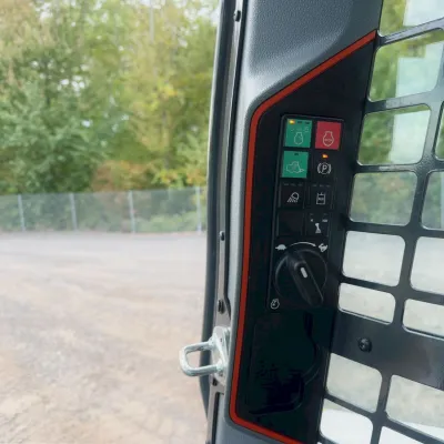 2025 Bobcat T76 thumbnail