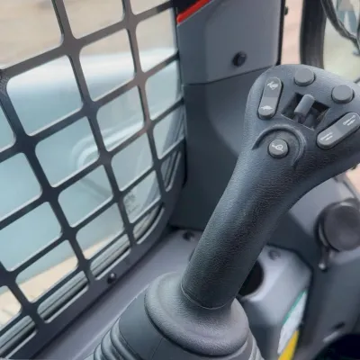 2025 Bobcat T76 thumbnail