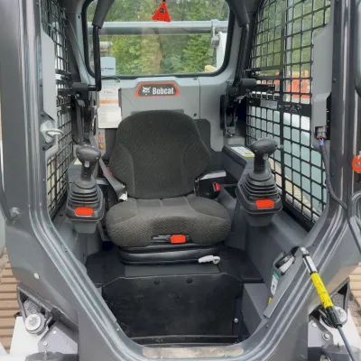 2025 Bobcat T76 thumbnail