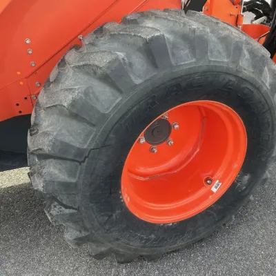 2016 Kubota L47 thumbnail