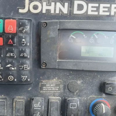 2019 Deere 410L thumbnail