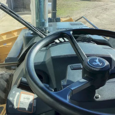2020 Deere 410L thumbnail