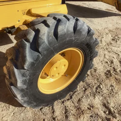 2020 Deere 410L thumbnail
