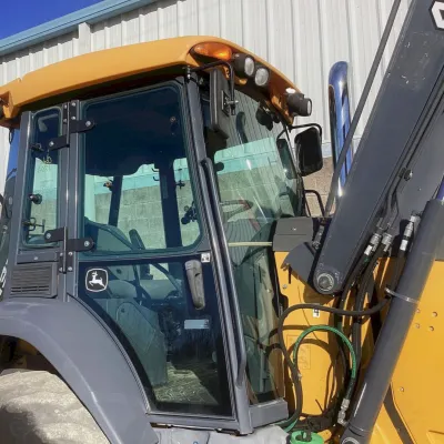 2020 Deere 410L thumbnail