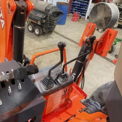2016 Kubota L47 thumbnail
