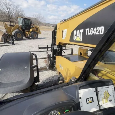 2019 Caterpillar TL642D thumbnail