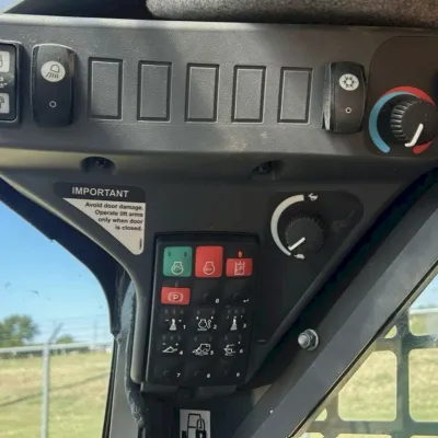 2022 Deere 318G thumbnail