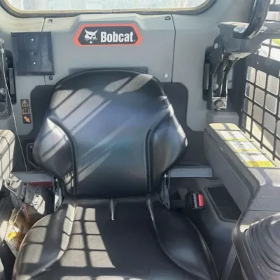 2021 Bobcat T64 thumbnail