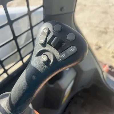 2021 Bobcat T64 thumbnail