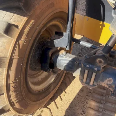 2017 Caterpillar TL642D thumbnail