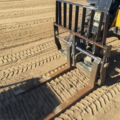 2017 Caterpillar TL642D thumbnail
