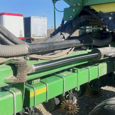 2014 John Deere DB60 Planter thumbnail