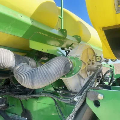 2014 John Deere DB60 Planter thumbnail
