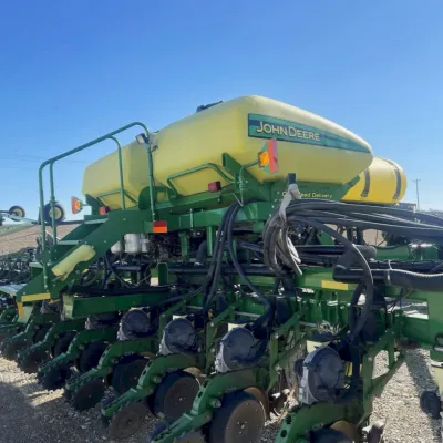 2014 John Deere DB60 Planter thumbnail