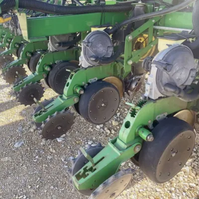 2014 John Deere DB60 Planter thumbnail