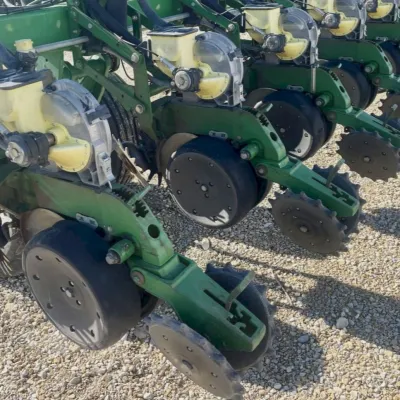 2014 John Deere DB60 Planter thumbnail
