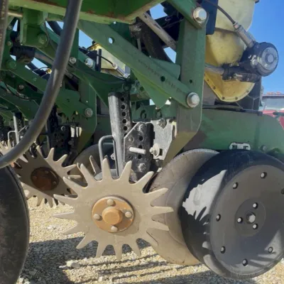 2014 John Deere DB60 Planter thumbnail