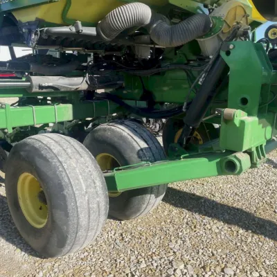 2014 John Deere DB60 Planter thumbnail