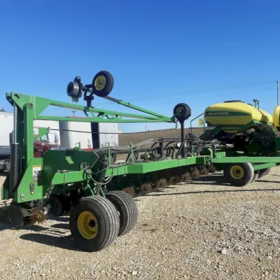 2014 John Deere DB60 Planter thumbnail