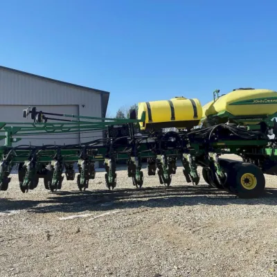 2014 John Deere DB60 Planter thumbnail