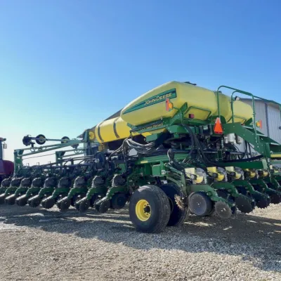 2014 John Deere DB60 Planter thumbnail