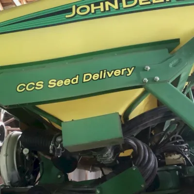 2012 John Deere 1790 Planter thumbnail