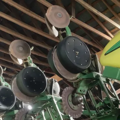2012 John Deere 1790 Planter thumbnail