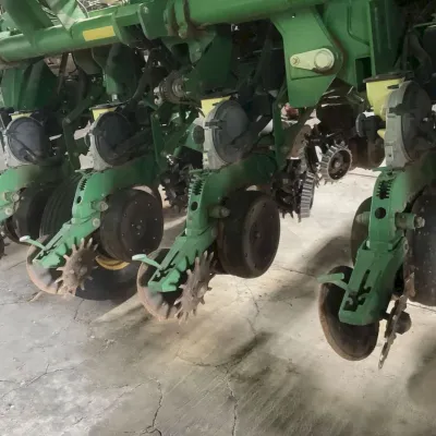 2012 John Deere 1790 Planter thumbnail