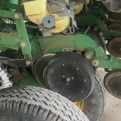 2012 John Deere 1790 Planter thumbnail