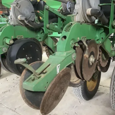 2012 John Deere 1790 Planter thumbnail