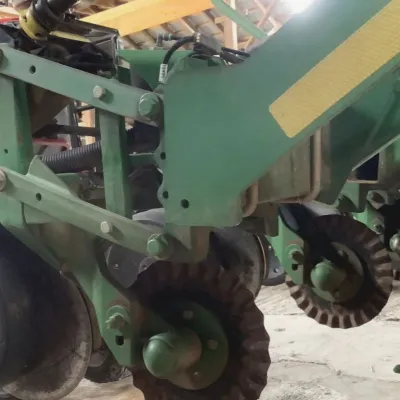 2012 John Deere 1790 Planter thumbnail
