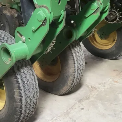 2012 John Deere 1790 Planter thumbnail