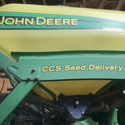 2012 John Deere 1790 Planter thumbnail