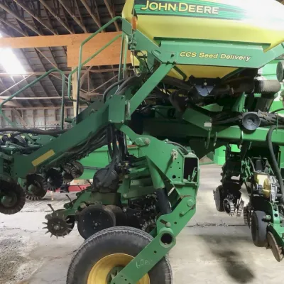 2012 John Deere 1790 Planter thumbnail