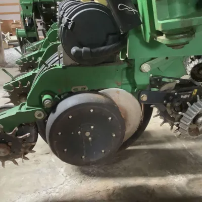 2012 John Deere 1790 Planter thumbnail