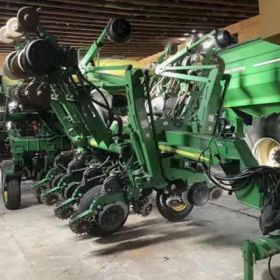 2012 John Deere 1790 Planter thumbnail