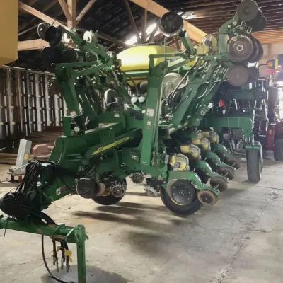 2012 John Deere 1790 Planter thumbnail