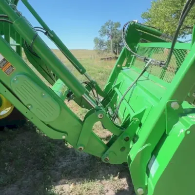 2018 John Deere 6135E thumbnail