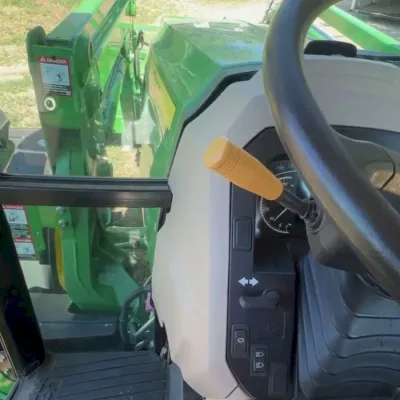 2018 John Deere 6135E thumbnail