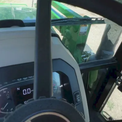 2018 John Deere 6135E thumbnail