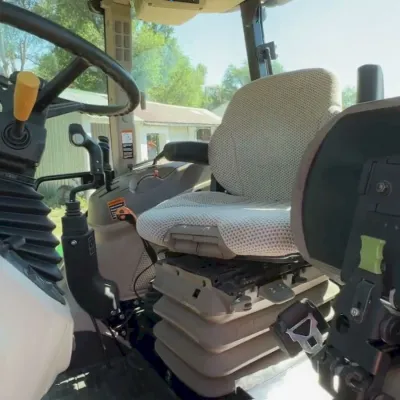 2018 John Deere 6135E thumbnail