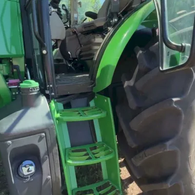 2018 John Deere 6135E thumbnail